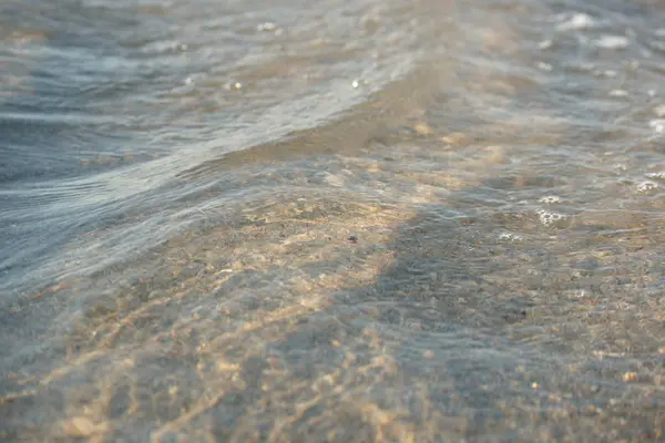 Acqua Mare Limpida Con Onde Marine Sullo Sfondo Sabbia Dorata — Foto Stock