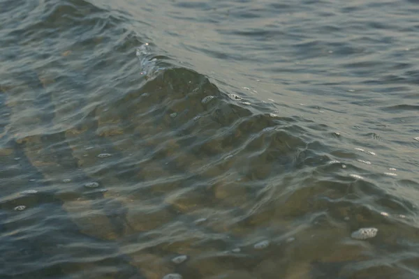 Bela Clara Água Mar Com Ondas Fundo Praia — Fotografia de Stock