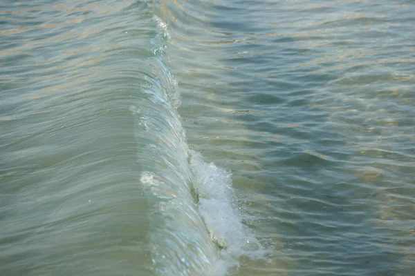 Água Mar Com Pequenas Ondas Rodopiantes Costa Mar — Fotografia de Stock