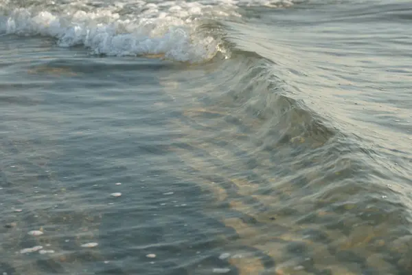 Красива Чиста Морська Вода Хвилями Фоні Пляжу — стокове фото