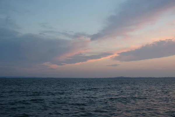 Schöner Farbiger Sonnenuntergang Über Dem Meer — Stockfoto