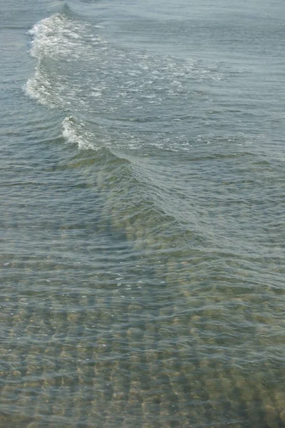 Θαλάσσια Κύματα Στην Επιφάνεια Της Θάλασσας Αφηρημένο Υπόβαθρο — Φωτογραφία Αρχείου