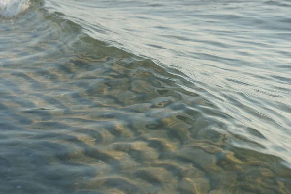Olas Mar Rizadas Agua Clara Fondo Soleado Playa —  Fotos de Stock
