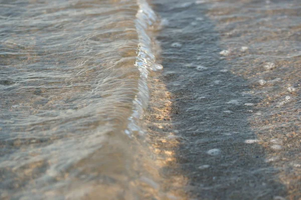 Kristal Berrak Deniz Suyu Deniz Dalgaları Arka Planda — Stok fotoğraf