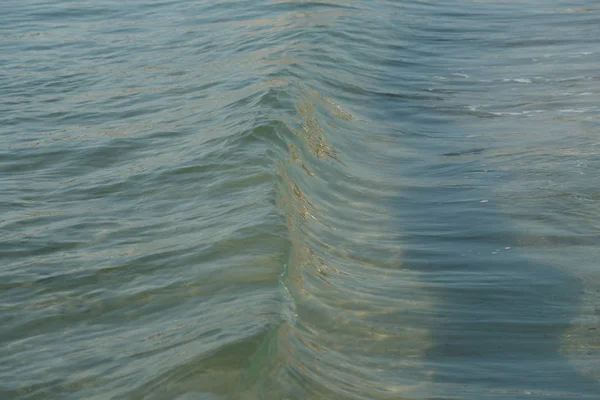 Água Mar Com Pequenas Ondas Rodopiantes Costa Mar — Fotografia de Stock