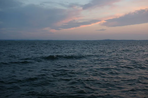 Schöner Farbiger Sonnenuntergang Über Dem Meer — Stockfoto