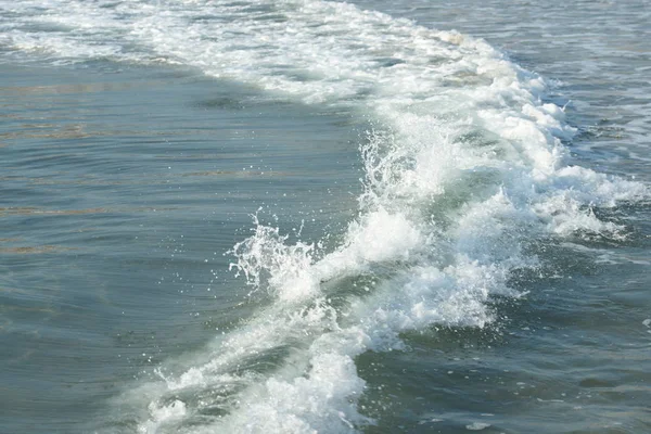 Acqua Mare Limpida Turchese Con Onde Vorticose Bolle Bianche Sulla — Foto Stock