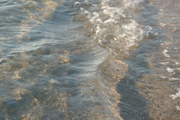 Zee Water Met Zee Kristal Heldere Kleine Golven Achtergrond — Stockfoto