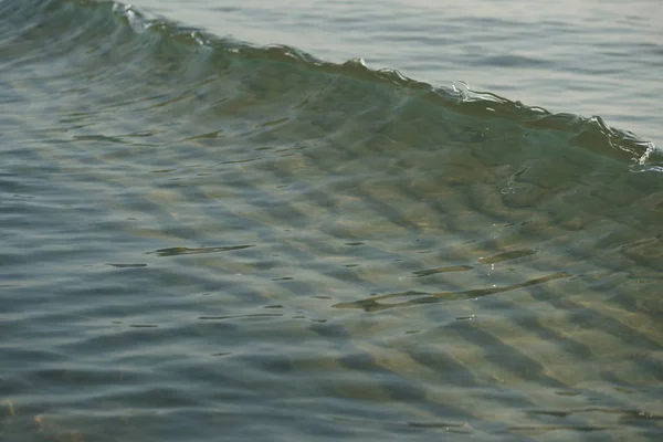 Pequeñas Olas Costeras Claras Orilla Del Mar Con Fondo Agua —  Fotos de Stock