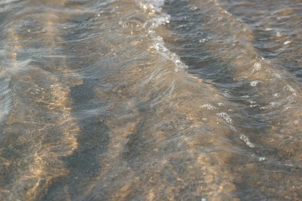 Zee Water Met Zee Kristal Heldere Kleine Golven Achtergrond — Stockfoto