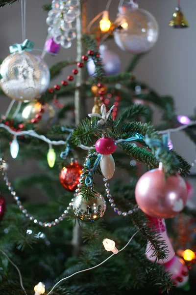 Colored Toys Garlands Ribbons Green Fir Tree Room Background — Stock Photo, Image