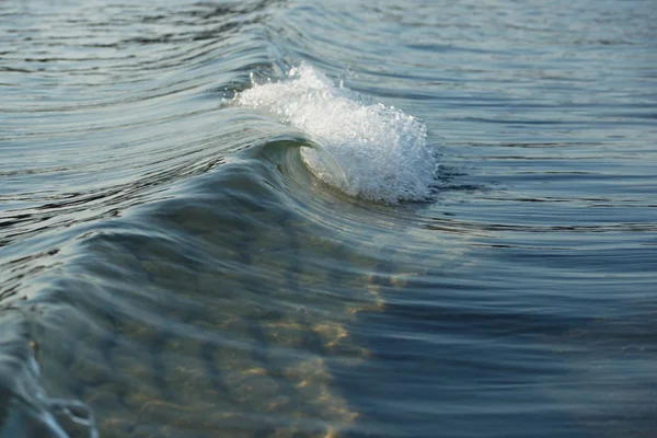 Agua Mar Con Cristal Mar Fondo Pequeñas Olas Claras —  Fotos de Stock