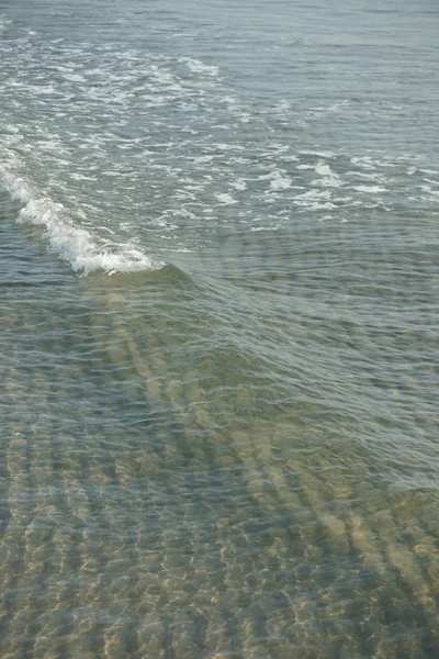 Křišťálově Čistá Mořská Voda Mořskými Vlnami Pozadí — Stock fotografie