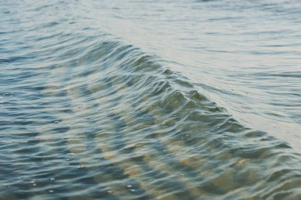 Bela Clara Água Mar Com Ondas Fundo Praia — Fotografia de Stock