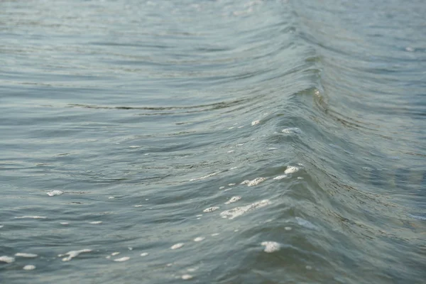 Schöne Meereswellen Klaren Wasser Auf Dem Sonnigen Strand Hintergrund — Stockfoto