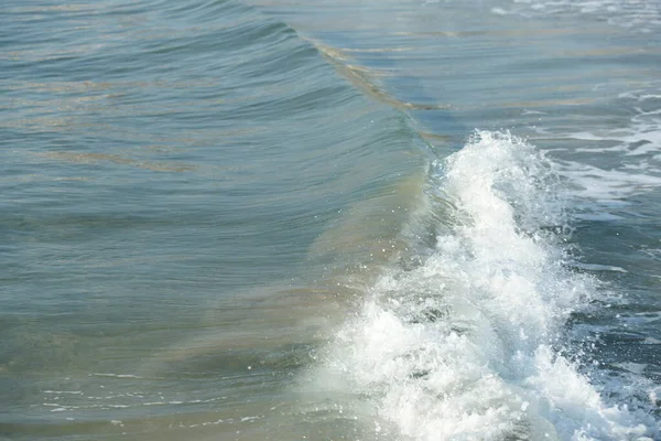 Прозрачные Зеленые Морские Волны Абстрактном Фоне — стоковое фото