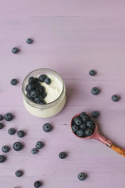 White Cottage Cheese Glass Blueberries Spoon Pink Wooden Table — 스톡 사진