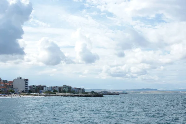 Awan Dengan Awan Langit Biru Atas Laut — Stok Foto