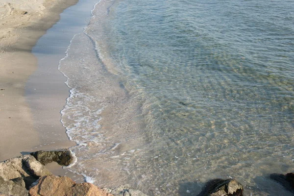 Morze Czysta Woda Falami Tle Plaży — Zdjęcie stockowe