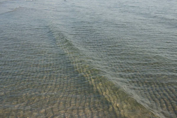 Acqua Mare Con Mare Cristallino Chiaro Sfondo Onde Poco — Foto Stock