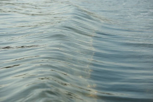 Meerwasser Mit Kristallklarem Meer Und Klaren Kleinen Wellen Hintergrund — Stockfoto