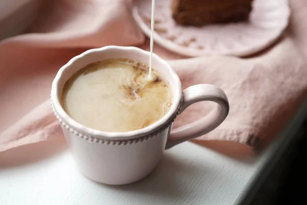 Café Con Leche Una Taza Rosada Pequeña — Foto de Stock