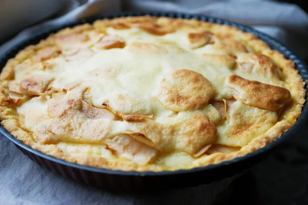 Hausgemachter Apfel Und Sauerrahmkuchen — Stockfoto