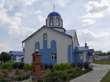 Moskova yakınlarındaki Artemovo köyünde Tanrı 'nın annesi Pochaevskaya' nın Simgesi Kilisesi (Rusya)