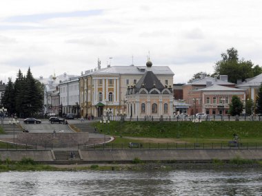 Rybinsk 'teki Volga nehir setinde (Rusya) Lev Oshanin Anıtı)