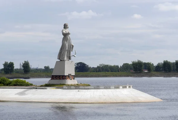 Памятник Волге Матери Рыбинске — стоковое фото