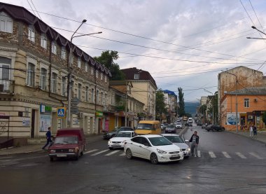 Makhachkala, Dağıstan / Rusya - 15 Haziran 2017: Mahachkala Caddesi 'nde trafik kazası