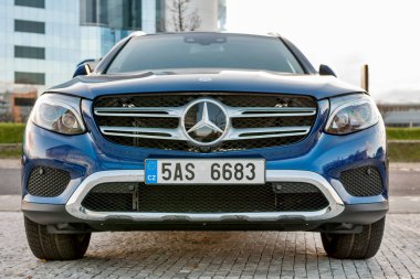 Mavi lüks Mercedes-Benz Glc 220d