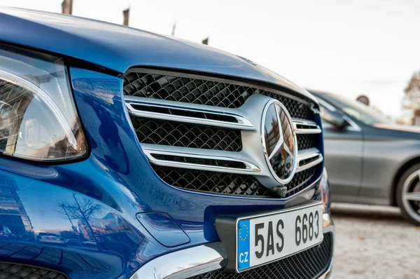 Luxo azul Mercedes-Benz GLC 220d — Fotografia de Stock