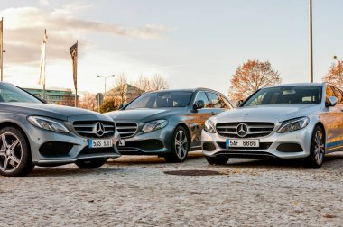 Yeni lüks arabalar Mercedes-Benz c ve e sınıfı closeup