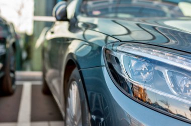 Closeup yeni lüks otomobil Mercedes-Benz S-class S 350d