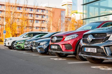 Closeup yeni lüks otomobil Mercedes-Benz