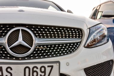 Lüks araba beyaz cabrio Mercedes-Benz C200