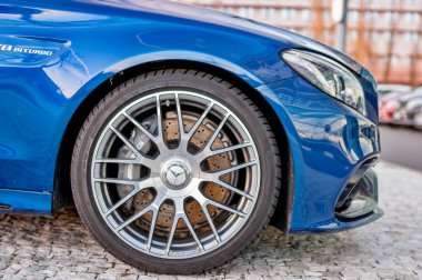 Yeni lüks araba Mercedes-Benz c-class C63 closeup