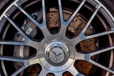 Yeni lüks araba Mercedes-Benz c-class C63 closeup