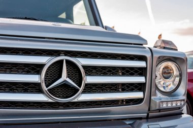 Yeni lüks araba Mercedes-Benz G 350 d closeup