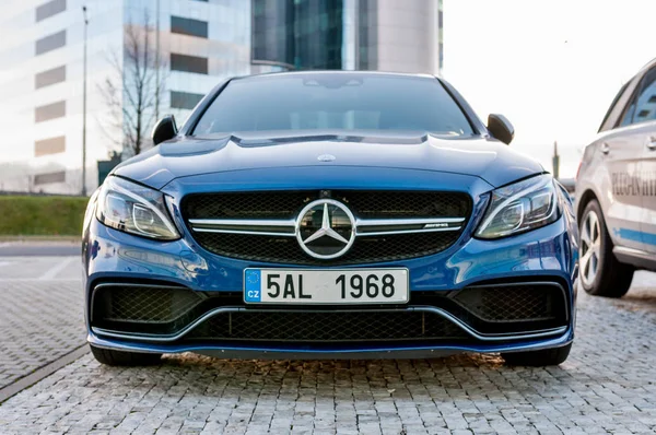 Närbild av nya lyxbil Mercedes-Benz c-klass C63 — Stockfoto