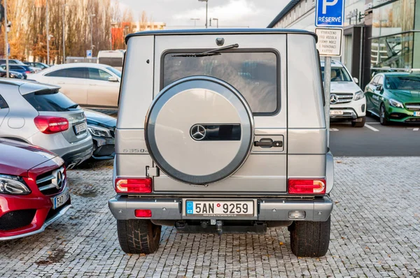 Primer plano del nuevo coche de lujo Mercedes-Benz G 350 d — Foto de Stock