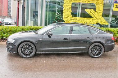 Yeni beyaz araba Audi A5 TDI quattro closeup