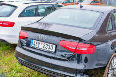 Araba Audi görünümünü arka 