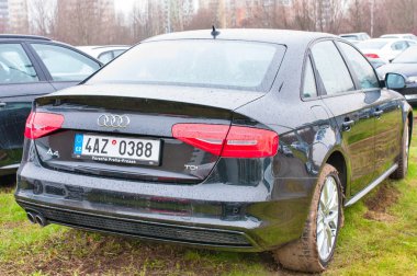 Araba Audi görünümünü arka 