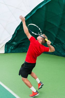 Tenis hizmet profesyonel tenis oyuncusu tarafından