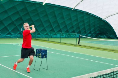 Profesyonel tenis antrenörü