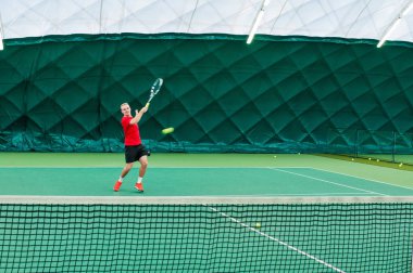 profesyonel tenis oyuncusu. 