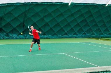 profesyonel tenis oyuncusu. 