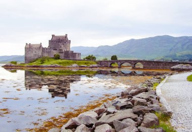 İskoçya 'daki Eilean Donan Kalesi.